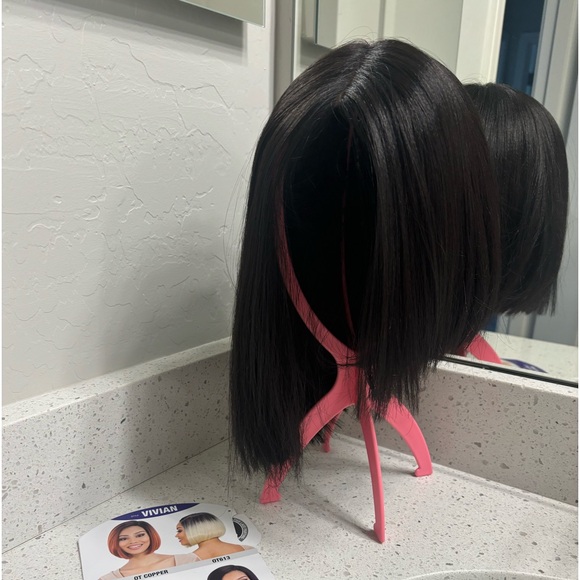 Freetress wig "vivian" 1B color - Picture 3 of 3